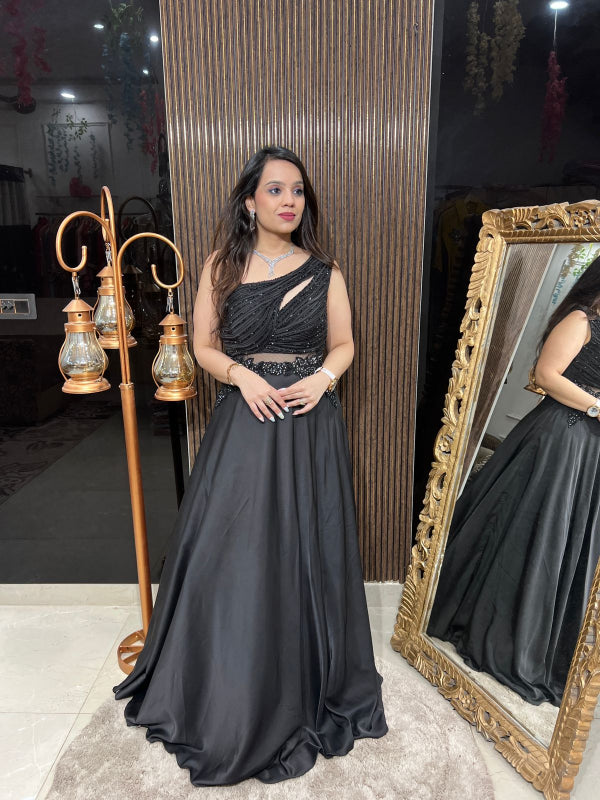 SMART AND STYLISH GOWN RC193