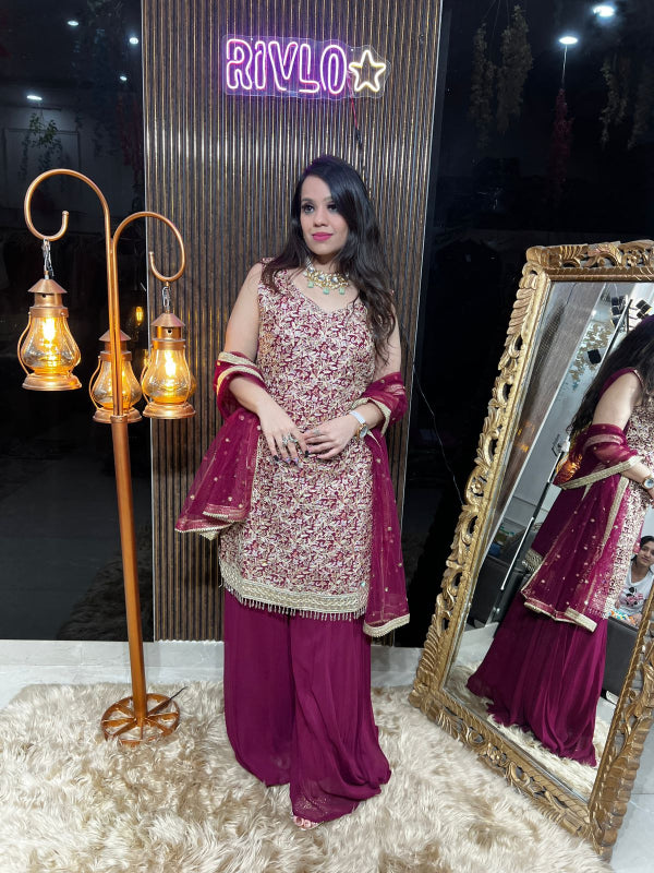 ✨ Elevate your festive look with this elegant embroidered ensemble. ✨RC342