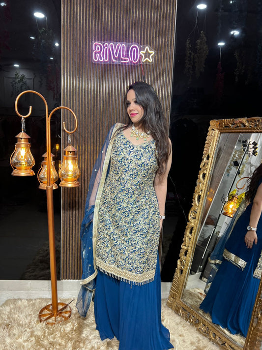 ✨ Elevate your festive look with this elegant embroidered ensemble. ✨RC342