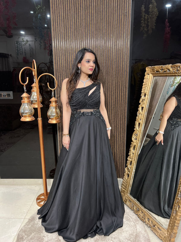 SMART AND STYLISH GOWN RC193