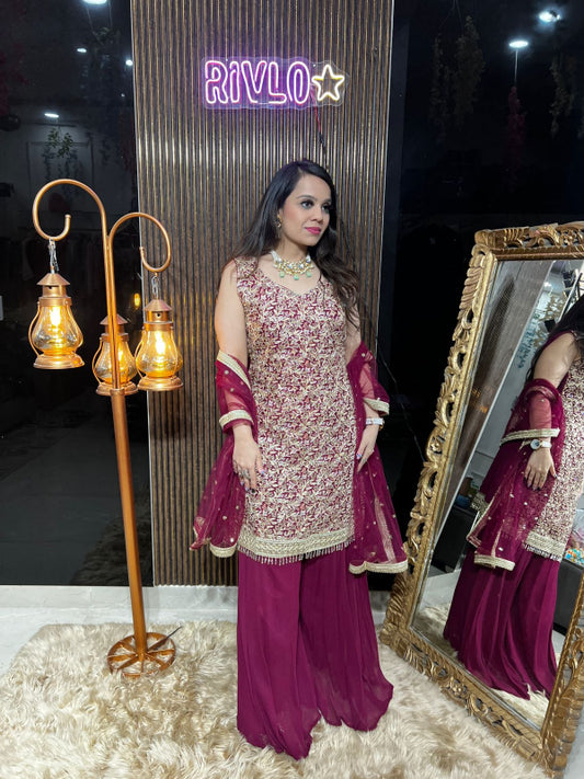 ✨ Elevate your festive look with this elegant embroidered ensemble. ✨RC342