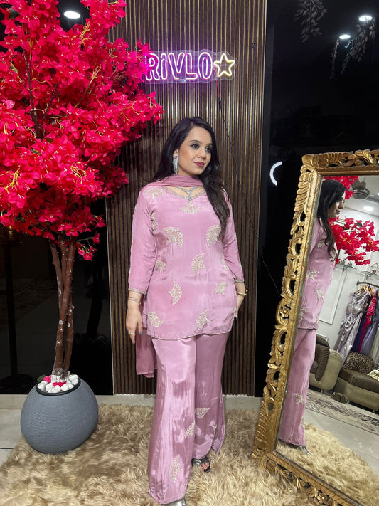 Embroidered Pink Crepe Suit RC558